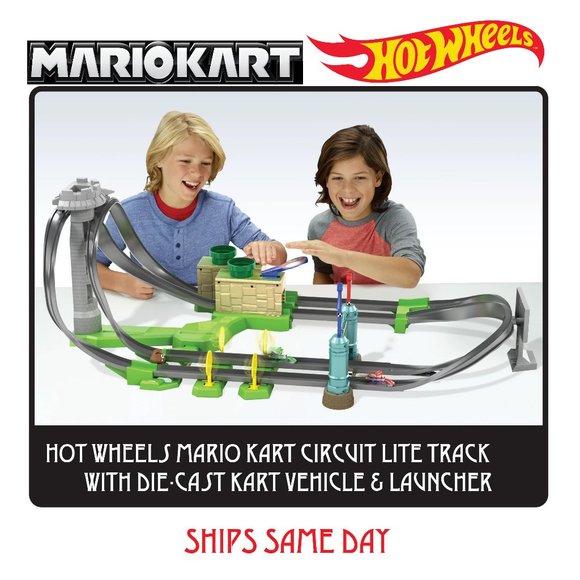 Mattel Toys Hot Wheels Mario Kart Circuit Lite Track Set Diecast